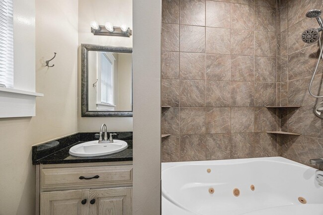 Building Photo - 230 Garland St