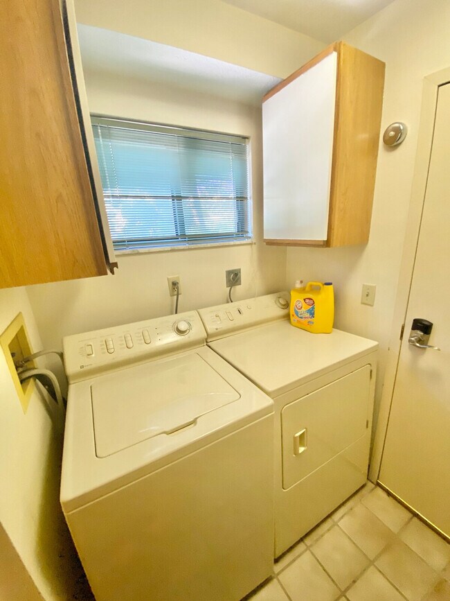 Building Photo - 1375 Rydalmount Rd