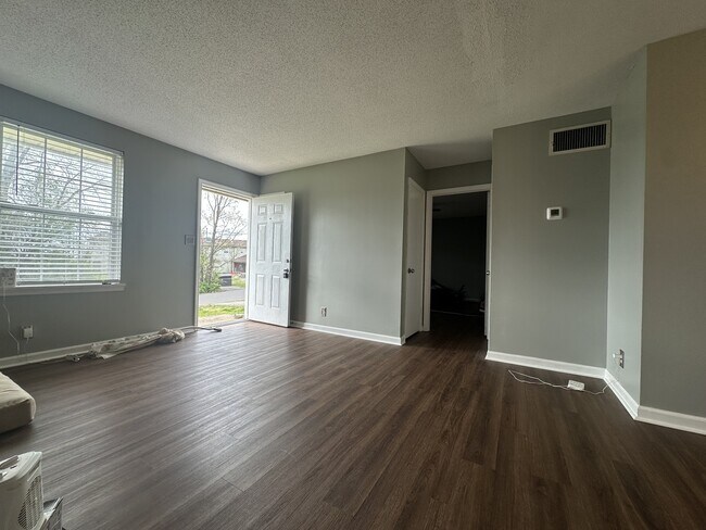 Building Photo - 361 Dupuis Dr