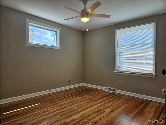 Building Photo - 1292 Cleveland Dr