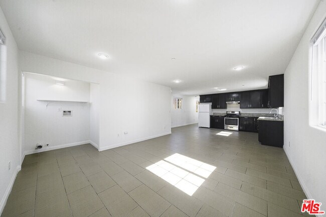 Building Photo - 10952 1/2 Wilmington Ave