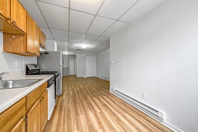 Building Photo - 203 Academy St