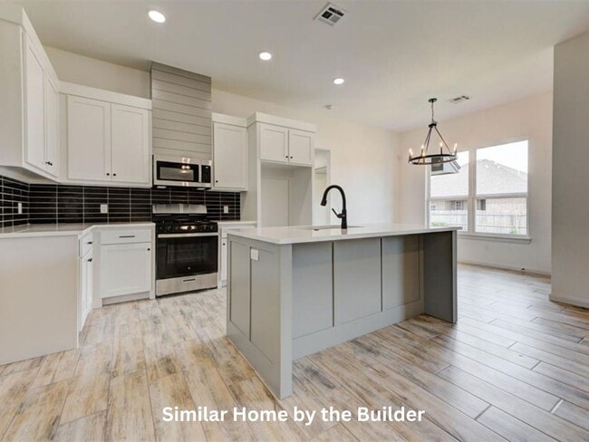 Building Photo - Move-In Ready! 4-Bed Home in Mustang