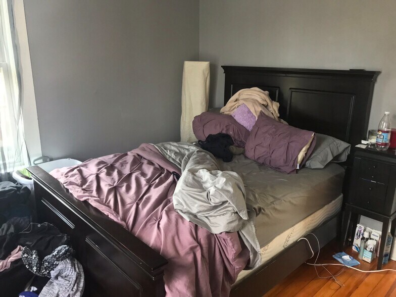 Building Photo - 22 Pleasant St