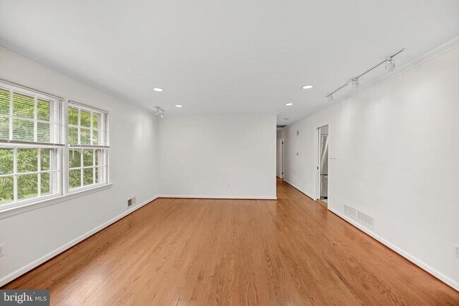 Building Photo - 4125 25th Pl N