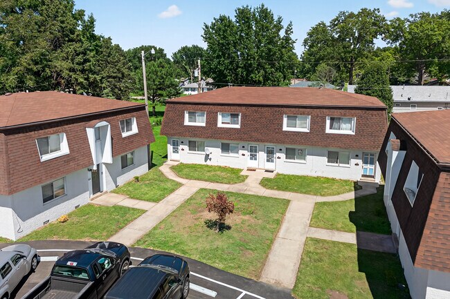 Building Photo - 2711 Center St