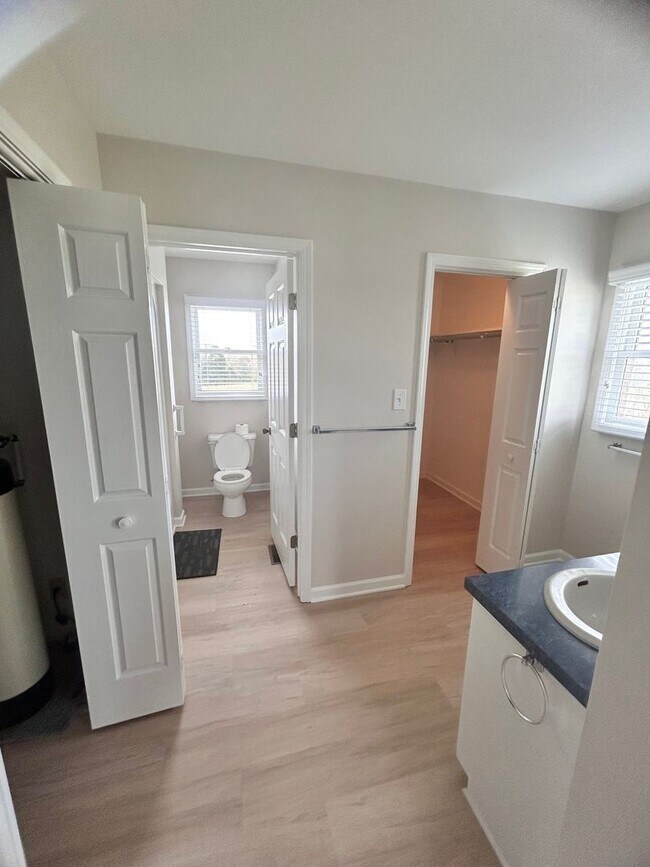 Building Photo - Peaceful Country Living