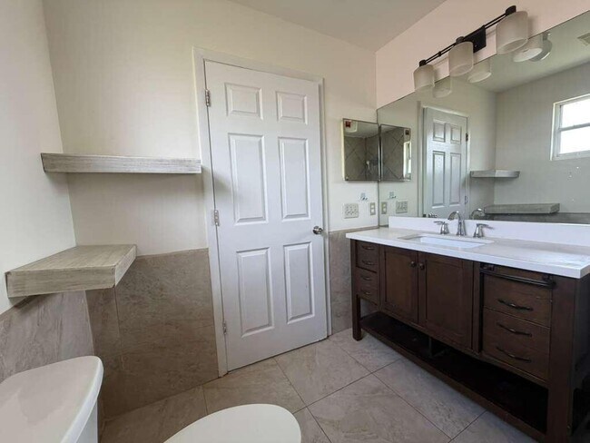 Building Photo - 13986 Morning Glory Dr