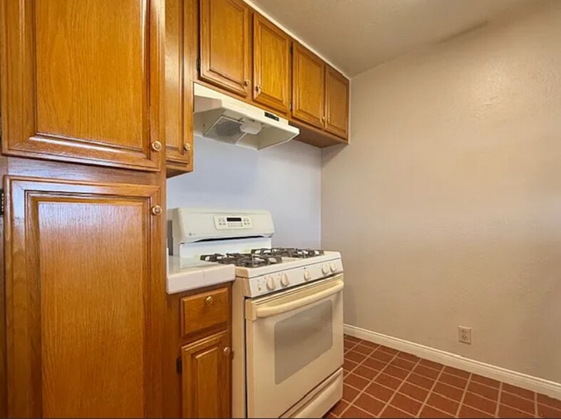 Building Photo - 1447 W 228th St