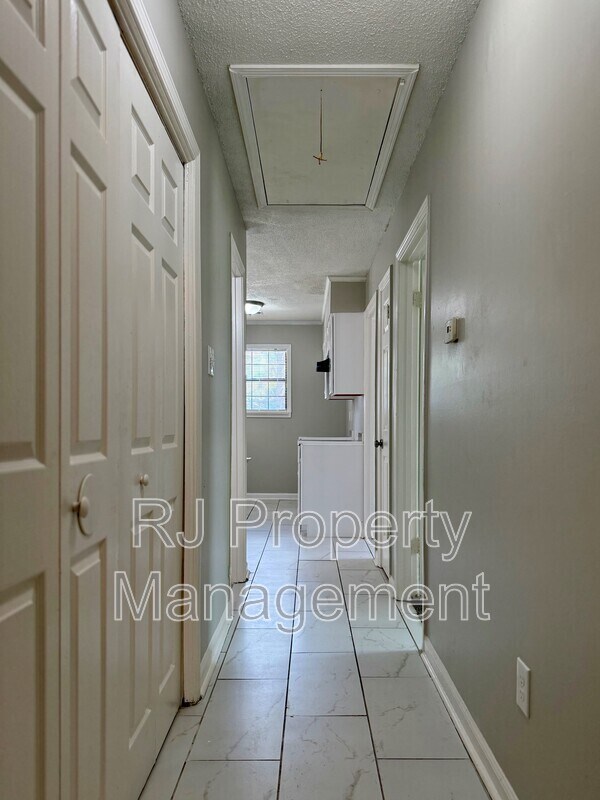 Building Photo - 3974 Almond Cove