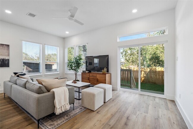 Building Photo - 3117 Evella St