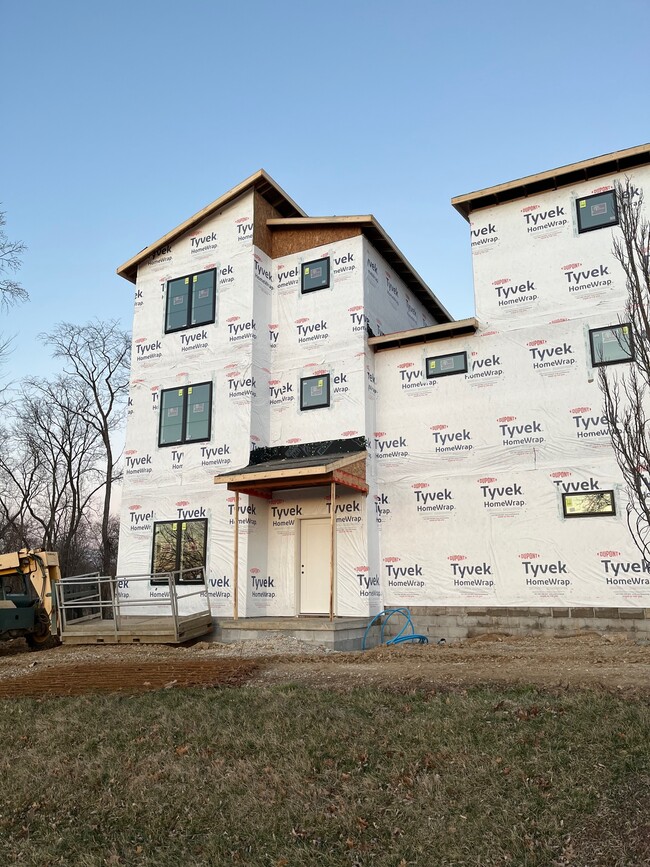 Building Photo - 601 E Miller Dr