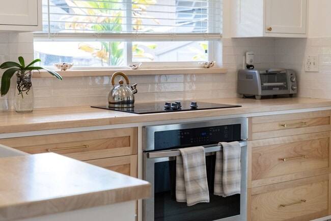 Building Photo - North Shore Boho Aloha Cottage | 2 Bed, 1 Bath | Available August 1, 2026