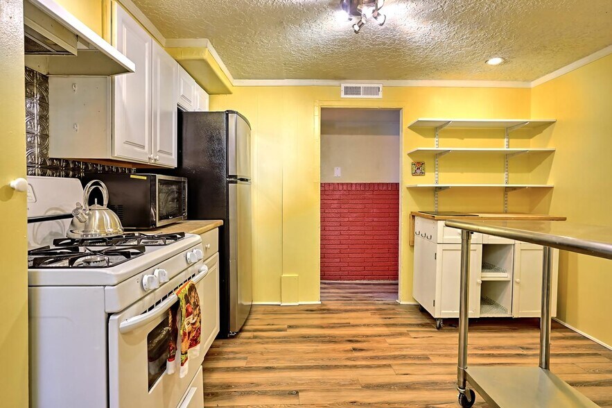 Building Photo - 1508 Edith Blvd NE