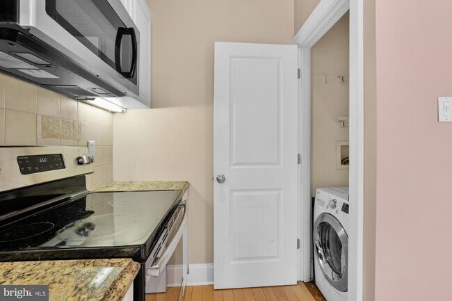 Building Photo - 1708 Pine St