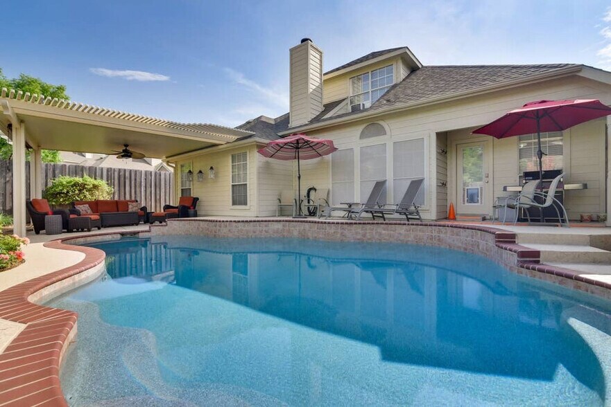 Building Photo - 1705 Fairfax Dr