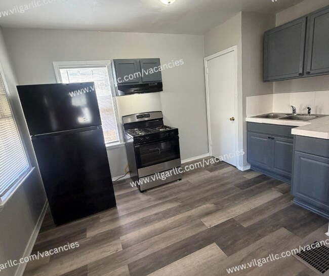 Building Photo - Newly Renovated 2-Bedroom • 1-Bathroom Home