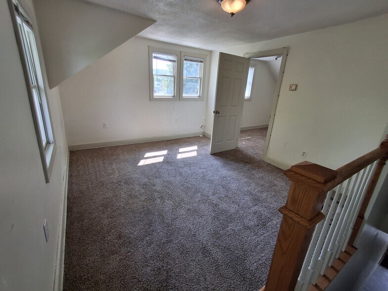 Building Photo - 288 Sherwood St