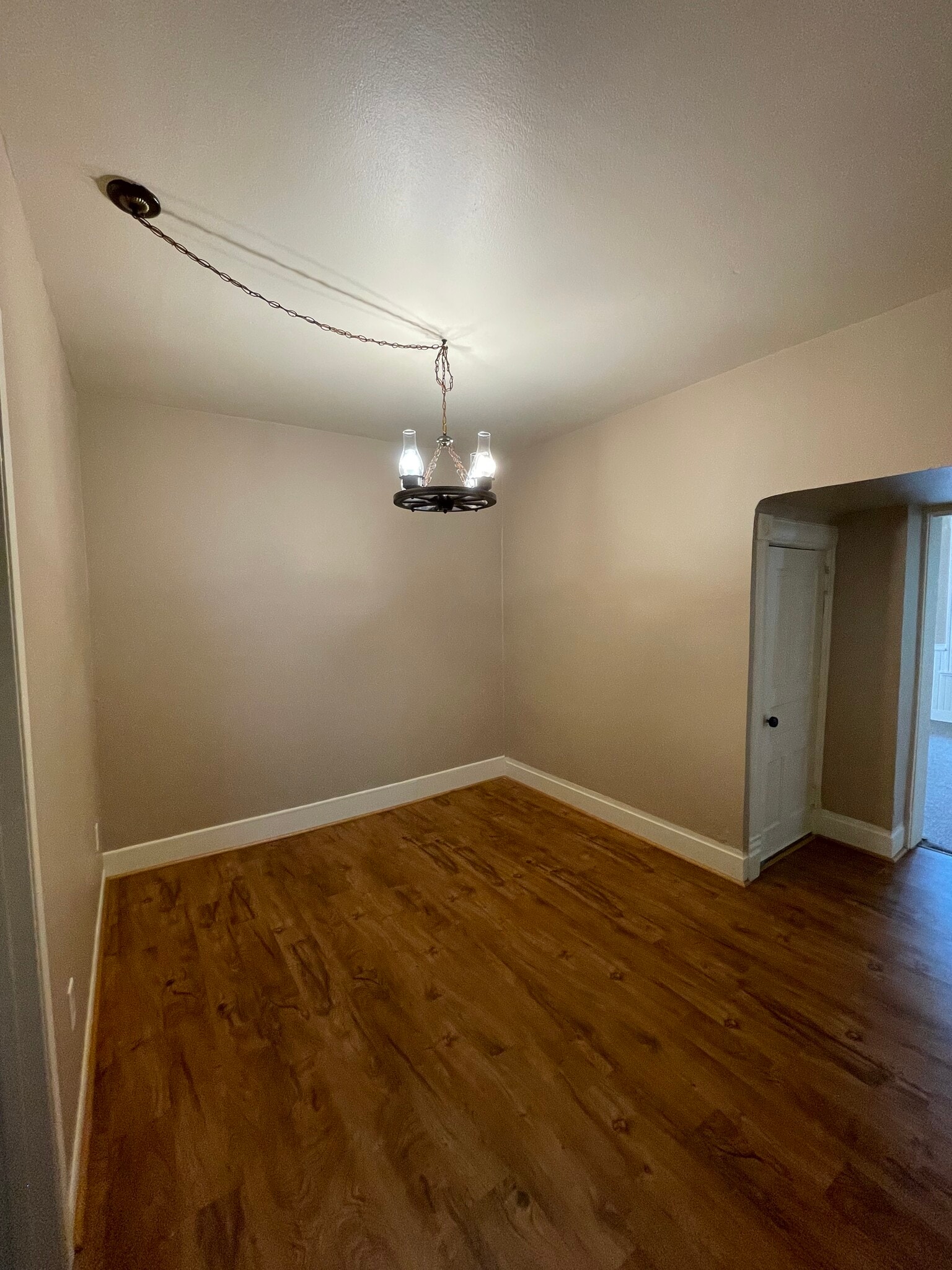Dining Room - 1023 E Grand Ave