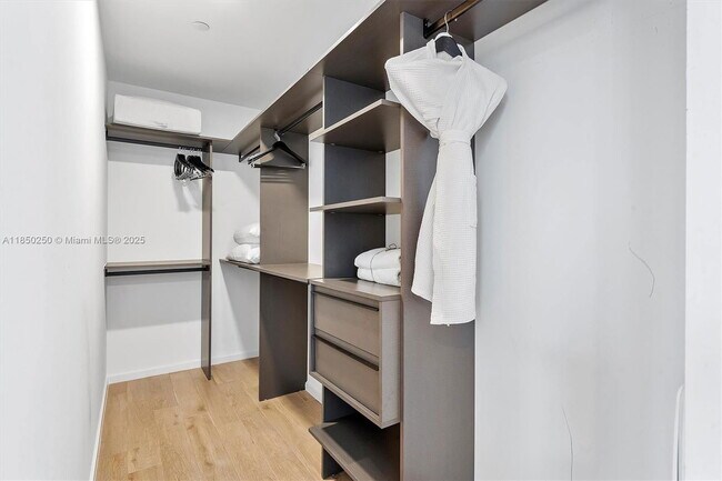 Building Photo - 398 NE 5th St