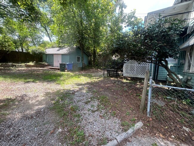 Building Photo - 915 Laurens St
