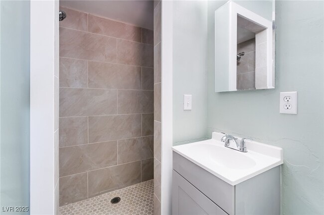 Building Photo - 2112 S Van Patten Pl