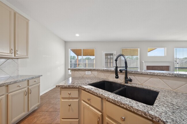 Building Photo - 14335 Plum Springs Dr