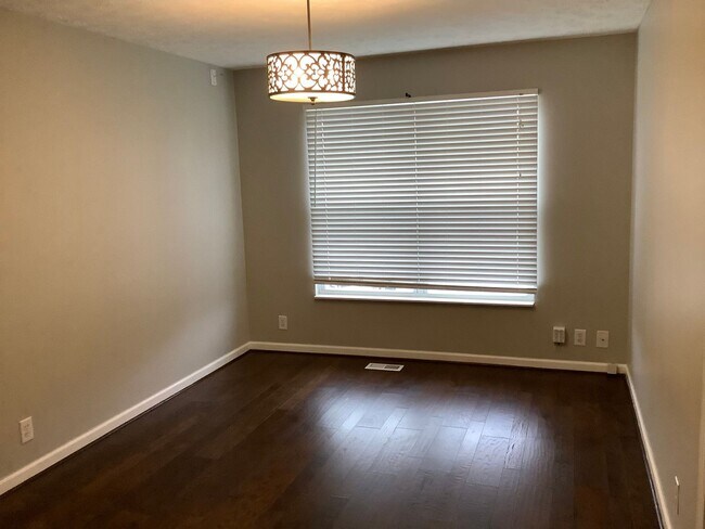 Building Photo - Bellevue - 3 bedrooms - 2 1/2 baths home