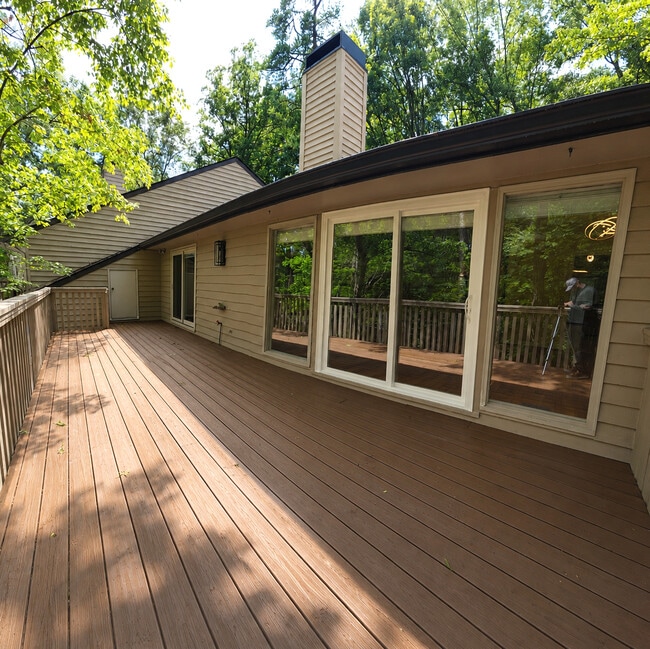 Building Photo - 106 Montrose Dr