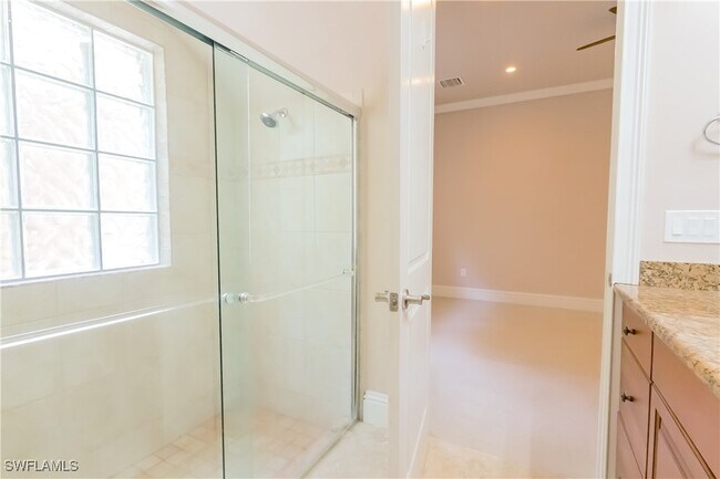 Building Photo - 2915 Coco Lakes Dr