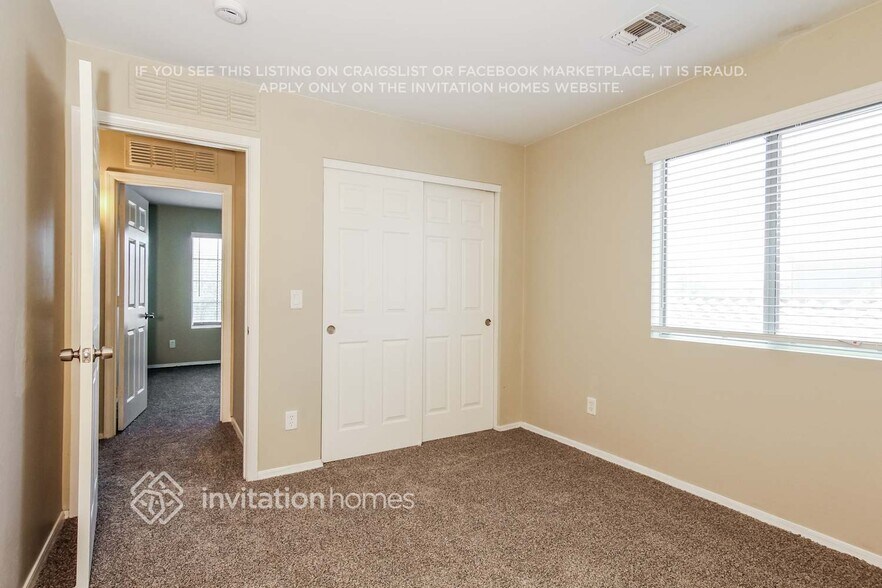 Building Photo - 4422 N 124th Ave