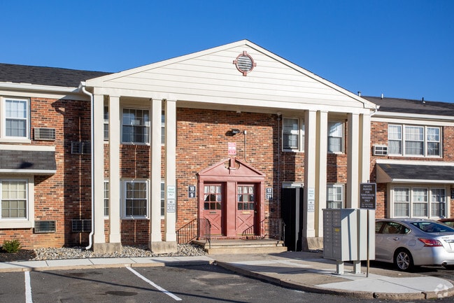 Primary Photo - Town House Apartments