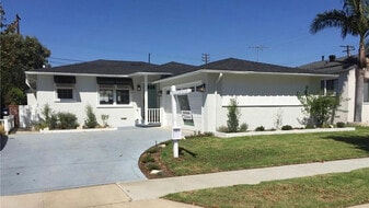 Building Photo - 5409 W 138th Plz