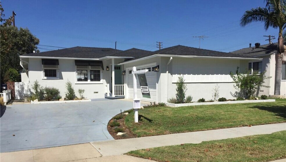 Primary Photo - 5409 W 138th Plz