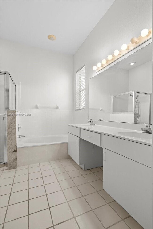 Building Photo - 2675 SE 4th Pl