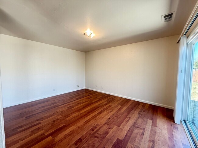 Building Photo - 3555 Magnolia Dr