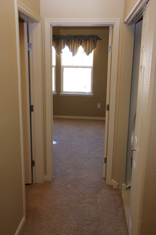 Building Photo - 2421 Owens Ave