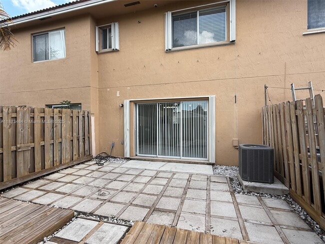 Building Photo - 17432 SW 140th Ct