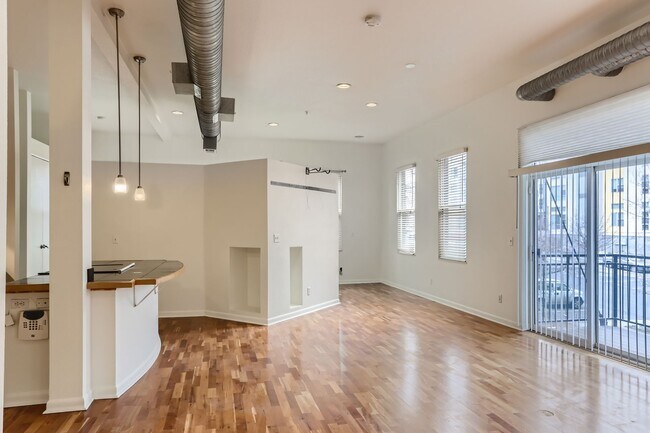 Building Photo - Bright & Spacious LoHi Condo- Available 8/10/26!