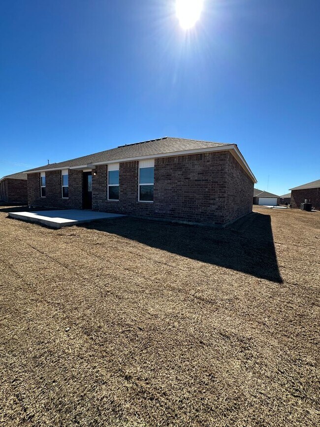 Building Photo - *Pre-leasing* Three Bedroom | Two Bathroom...