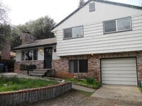 Building Photo - Darling Home Downtown Sonora!  Available a...