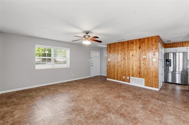 Building Photo - 7000 Shannon Dr