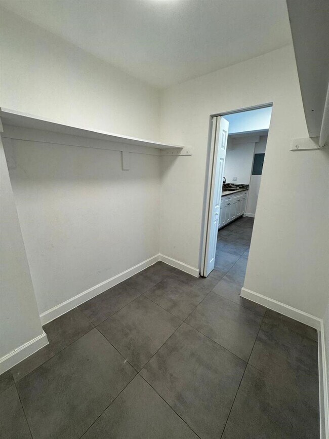 Building Photo - 13390 NE 7th Ave