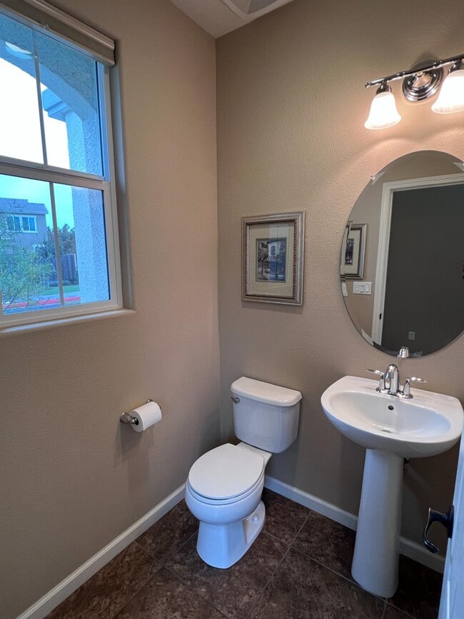 Building Photo - 2020 Makenna Dr