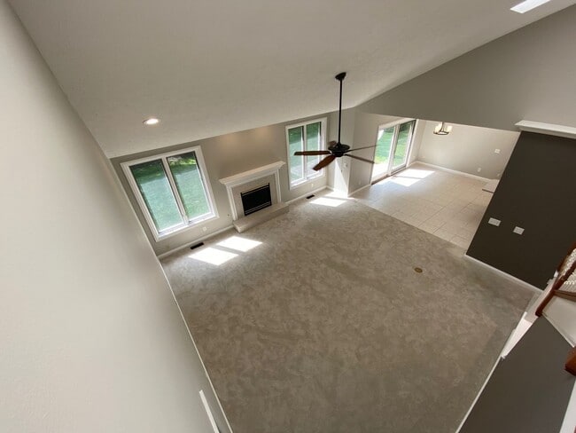 Building Photo - 5665 Stone Lake Dr
