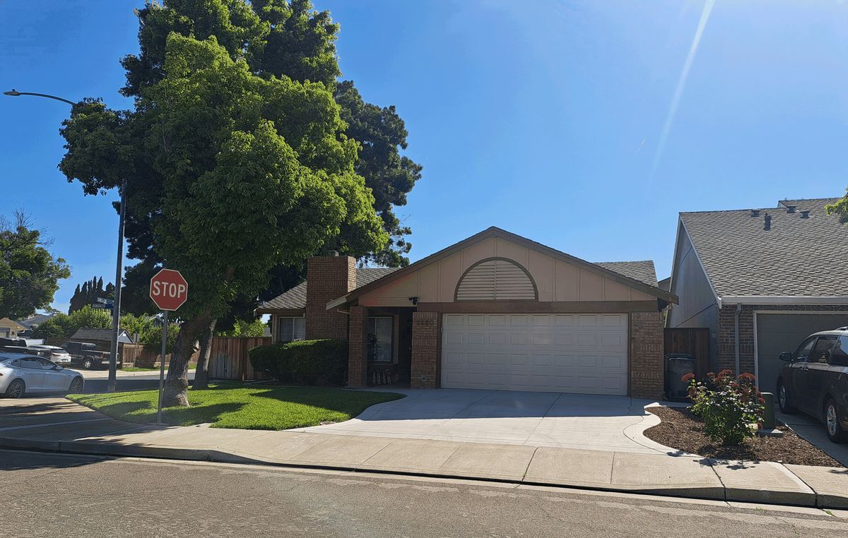Building Photo - 2680 Bonifacio Dr