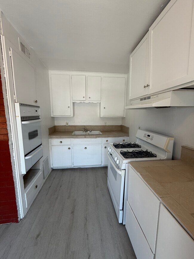 Building Photo - 1510 Amherst Dr SE