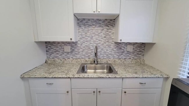 Building Photo - 1 bed, 1 bath - Point Loma