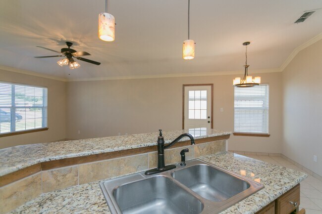 Building Photo - 16140 Rolling Meadows Dr