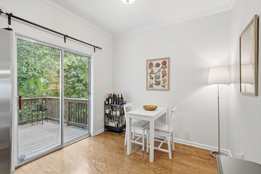 Breakfast nook with view of beautiful patio / greenery - 1225 Liberty Pky NW